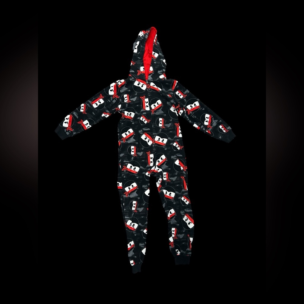 ✨Black and red Ninja Design hooded sleepwear for boys✨